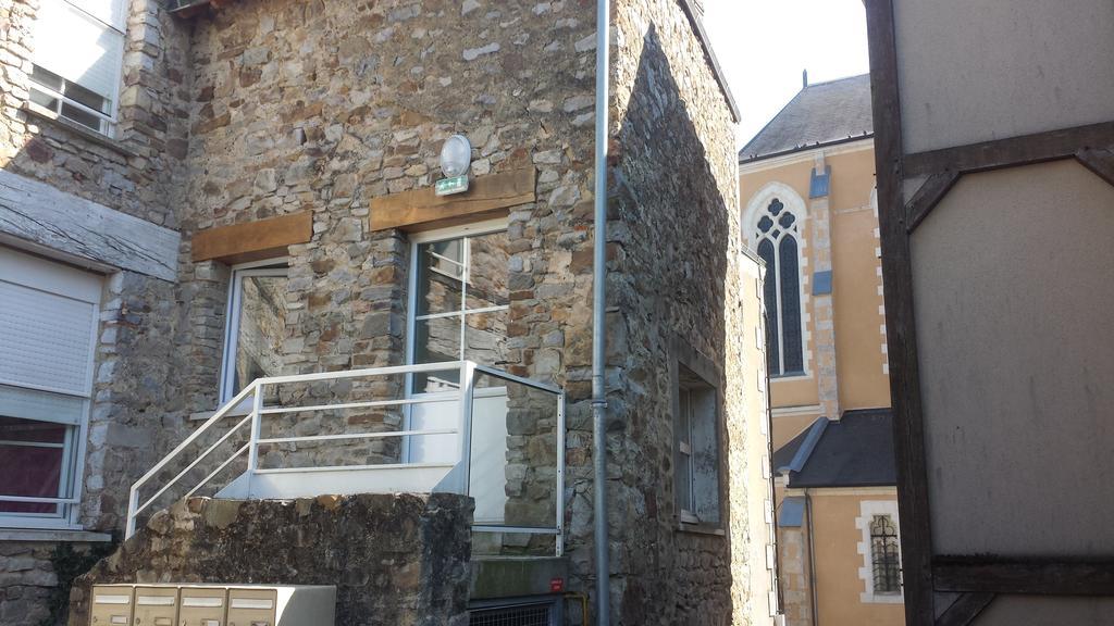Au Pigeon Blanc Hotel Andouillé Exterior photo