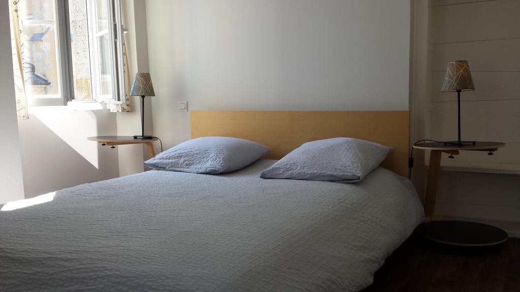 Au Pigeon Blanc Hotel Andouillé Room photo